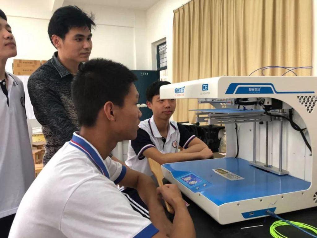 高科技教育孩子视频_科技教育视频教育之窗栏目_学生科技视频