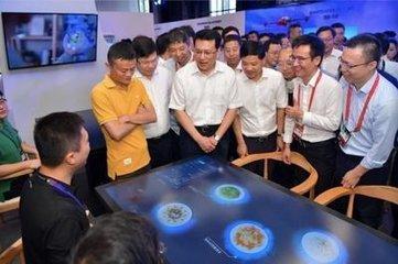 南京医疗机器人_江苏医院智能配送机器人_江苏医疗机器人设计