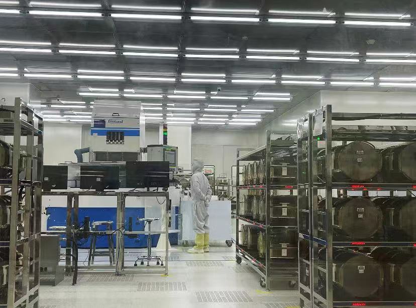 第一财经记者段思宇摄于硅材料企业工厂
