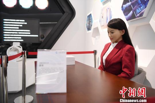 中国首个创新主题馆各路机器人上演技能PK