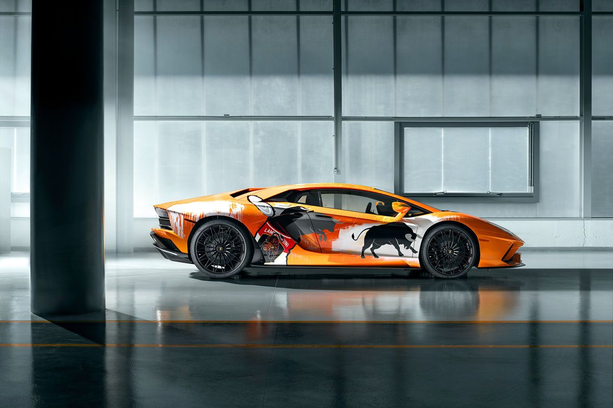 全新生产纪录：兰博基尼汽车公司第10,000台Aventador下线